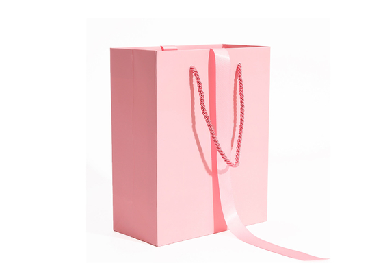 Bolsa de papel rosada romántica de las compras de la ropa interior del logotipo de encargo con las manijas de la cuerda
